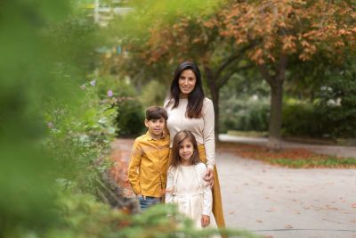 Outdoor family portrait by Kate Kulikova