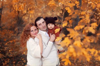 Outdoor family portrait by Kate Kulikova