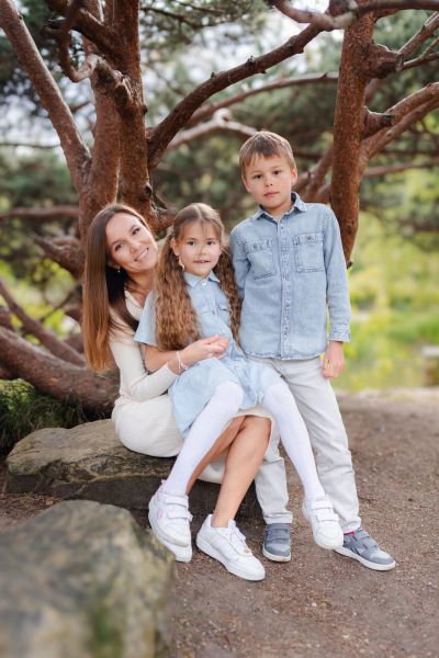 Outdoor family photo session in Rugby