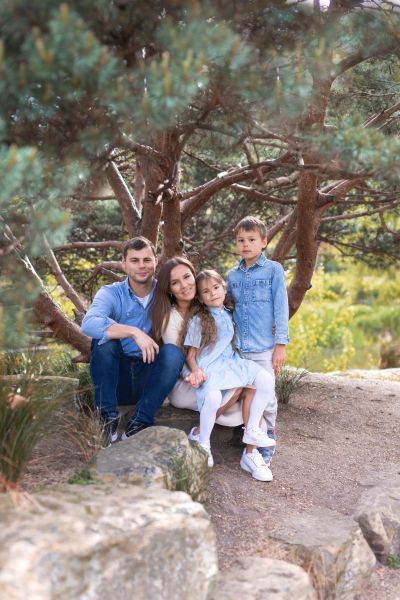 Outdoor family photography session in Warwickshire